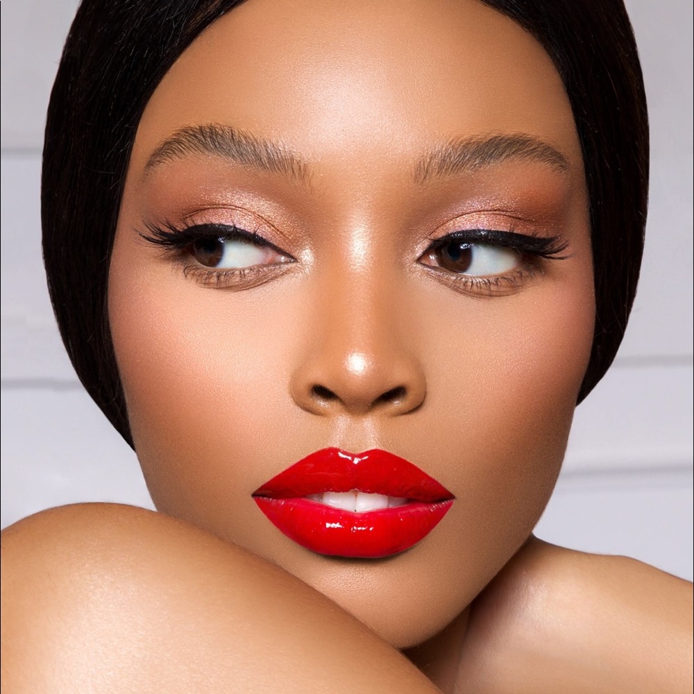 GLOSSY PLUMPER. PAMADA COSMETICS “Excuse Me”